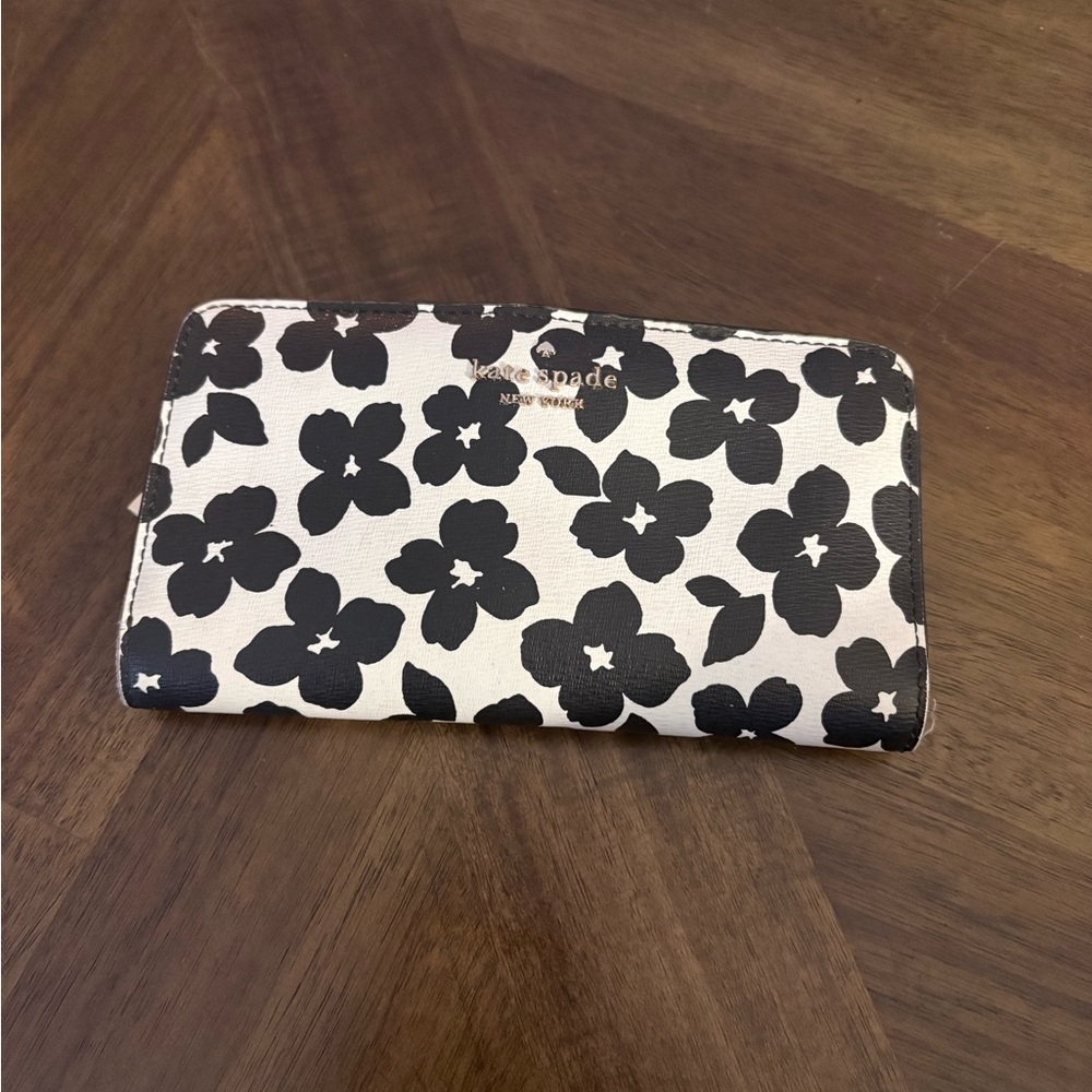 Kate Spade Black and White Floral Wallet